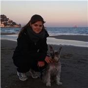 ESTUDIANT UNIVERSITARIA PER REFORÇ ESCOLAR